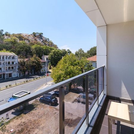 Modern 1-Bedroom Apartment With Free Parking Plovdiv Buitenkant foto