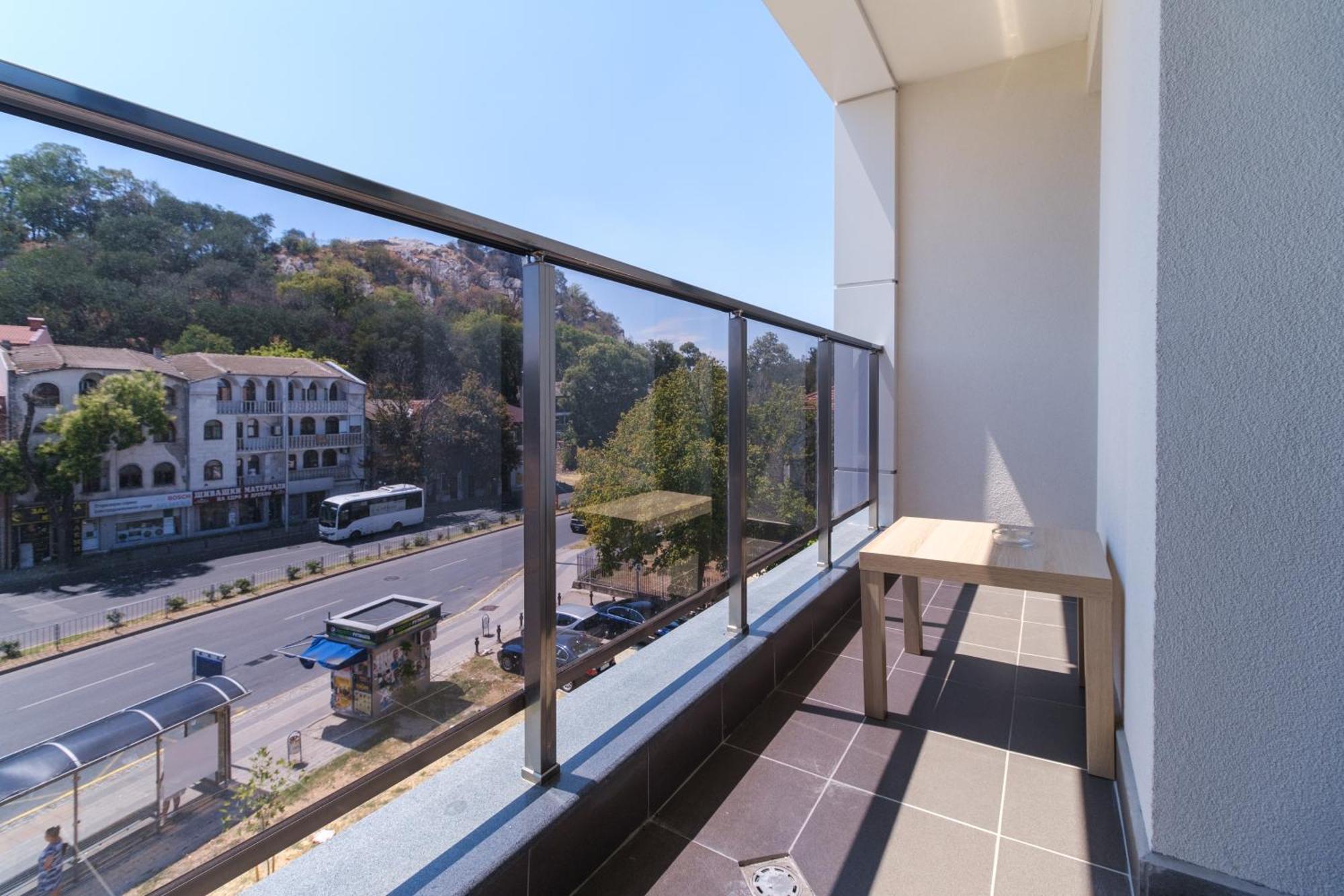 Modern 1-Bedroom Apartment With Free Parking Plovdiv Buitenkant foto