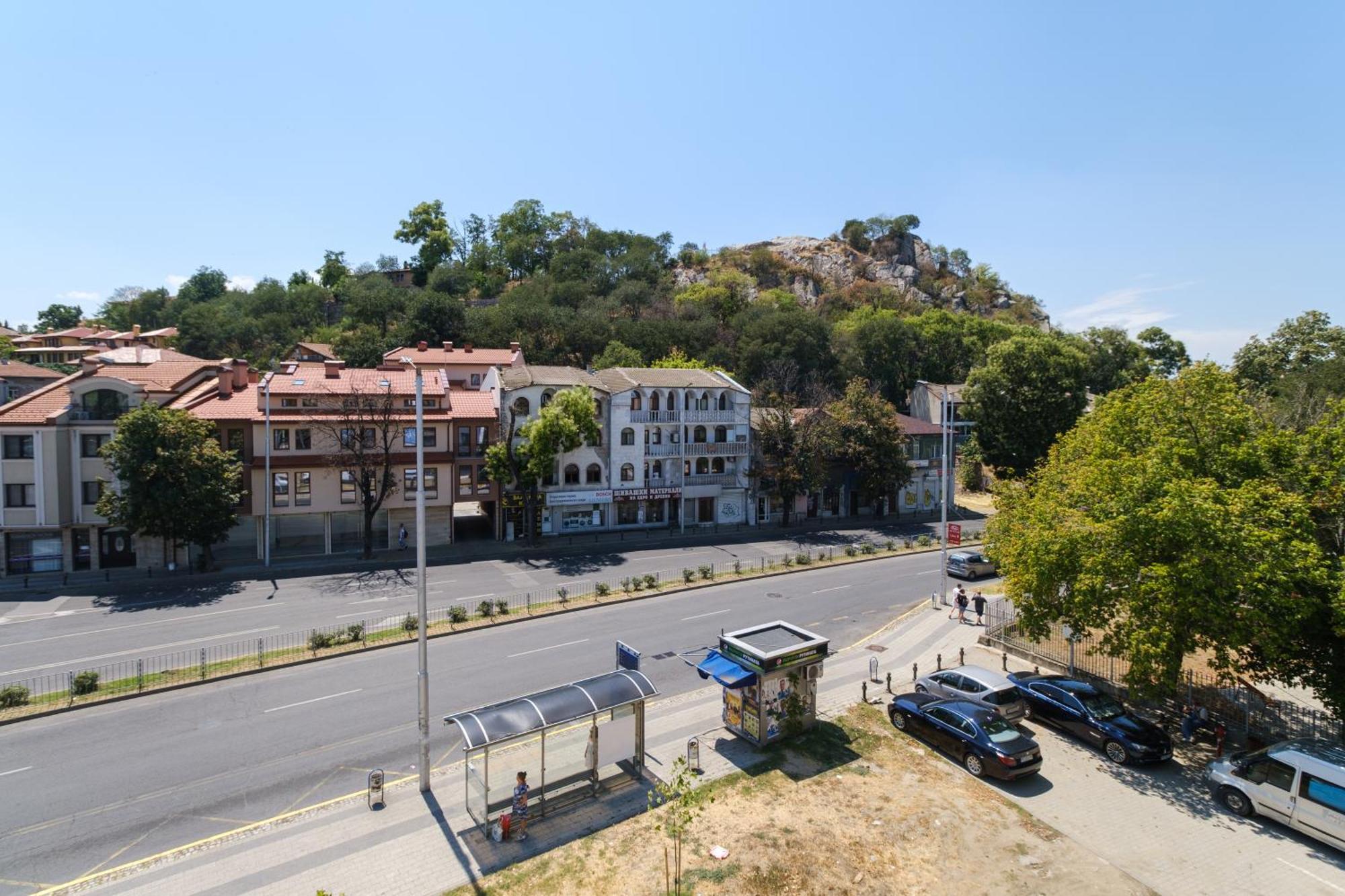 Modern 1-Bedroom Apartment With Free Parking Plovdiv Buitenkant foto