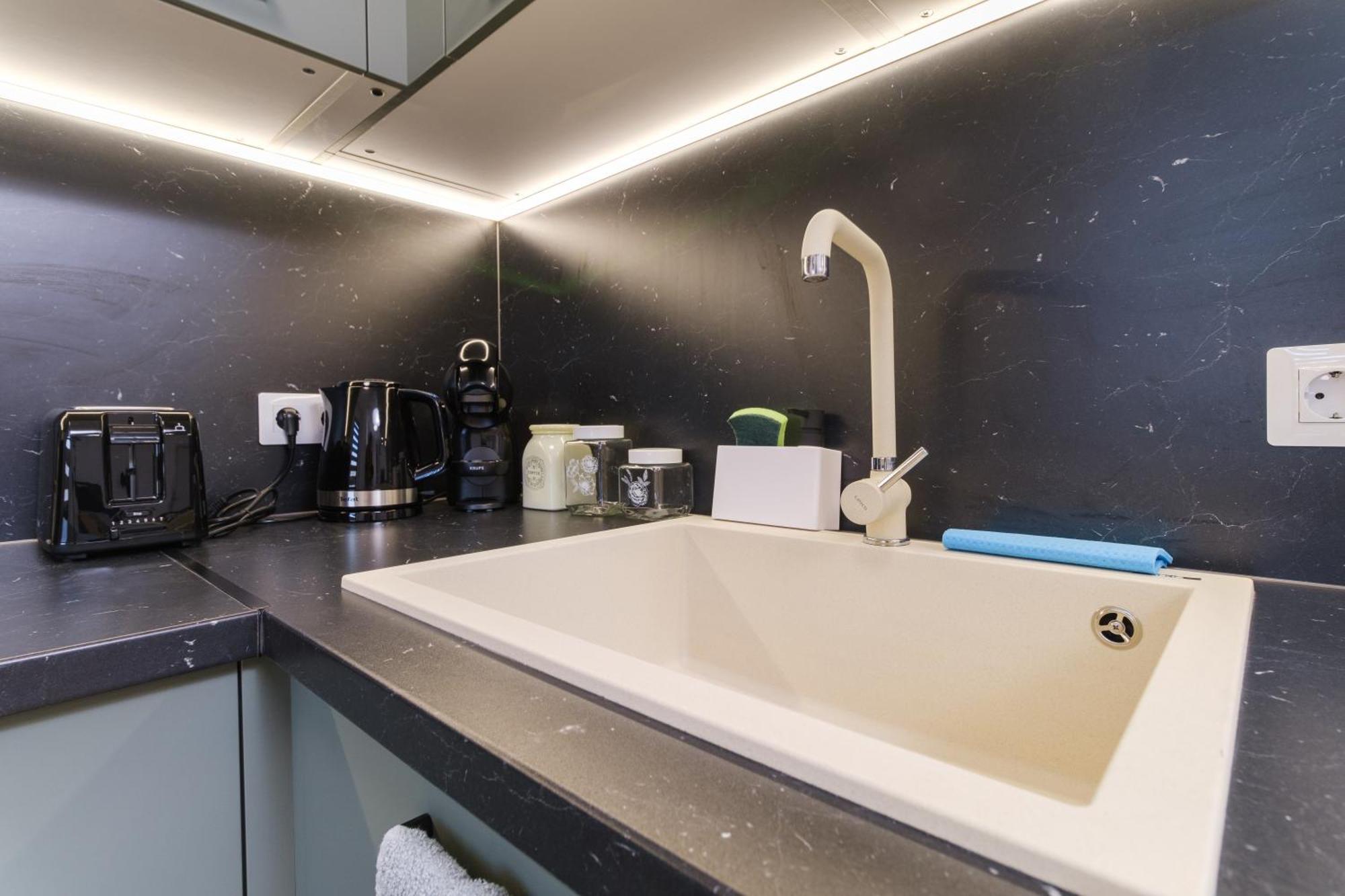 Modern 1-Bedroom Apartment With Free Parking Plovdiv Buitenkant foto