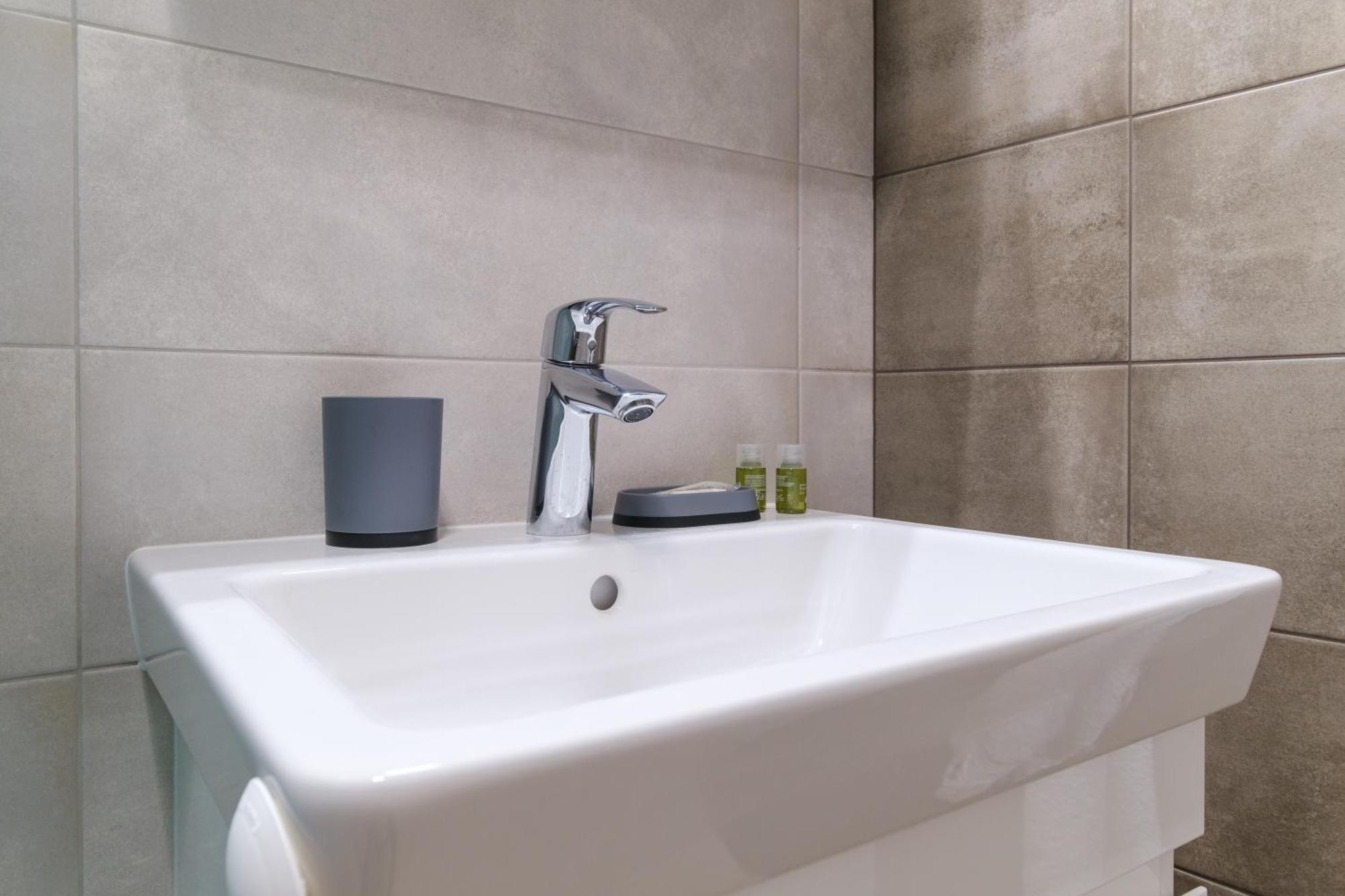 Modern 1-Bedroom Apartment With Free Parking Plovdiv Buitenkant foto