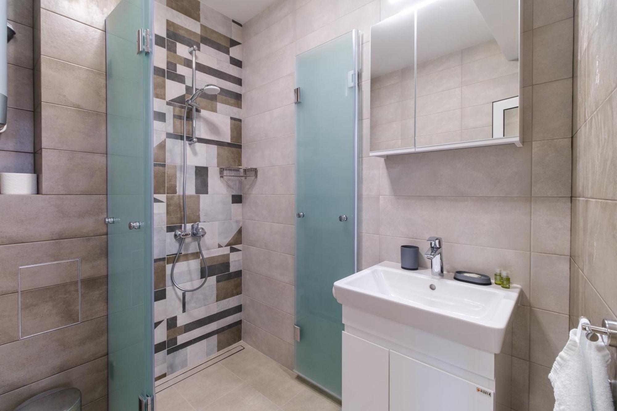 Modern 1-Bedroom Apartment With Free Parking Plovdiv Buitenkant foto