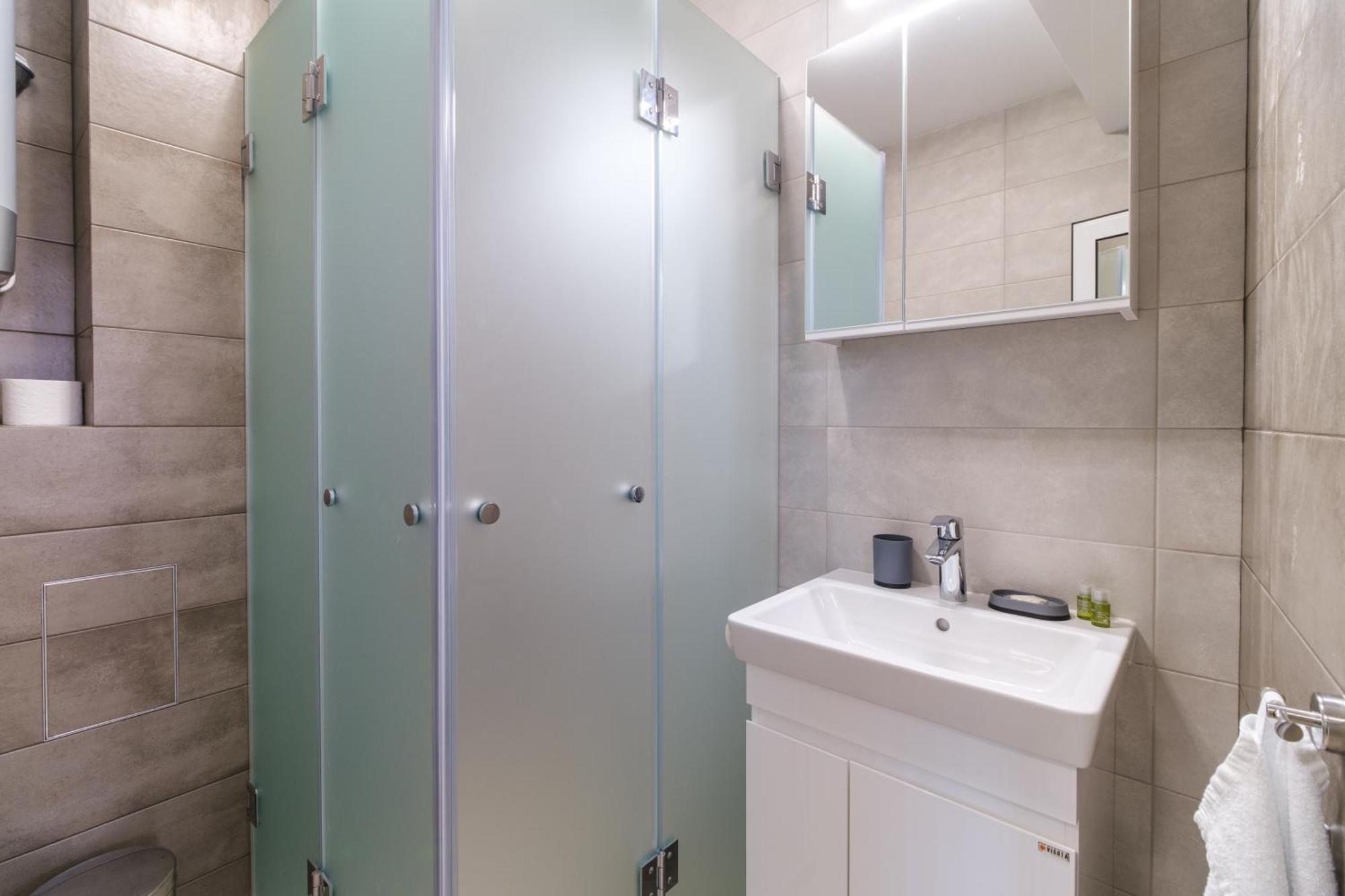 Modern 1-Bedroom Apartment With Free Parking Plovdiv Buitenkant foto