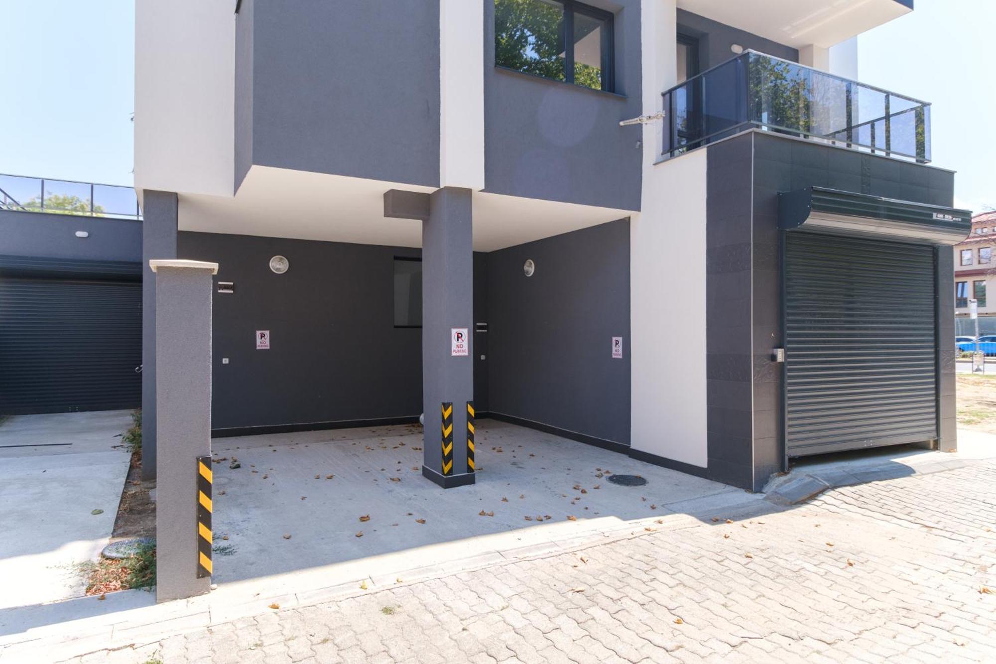 Modern 1-Bedroom Apartment With Free Parking Plovdiv Buitenkant foto