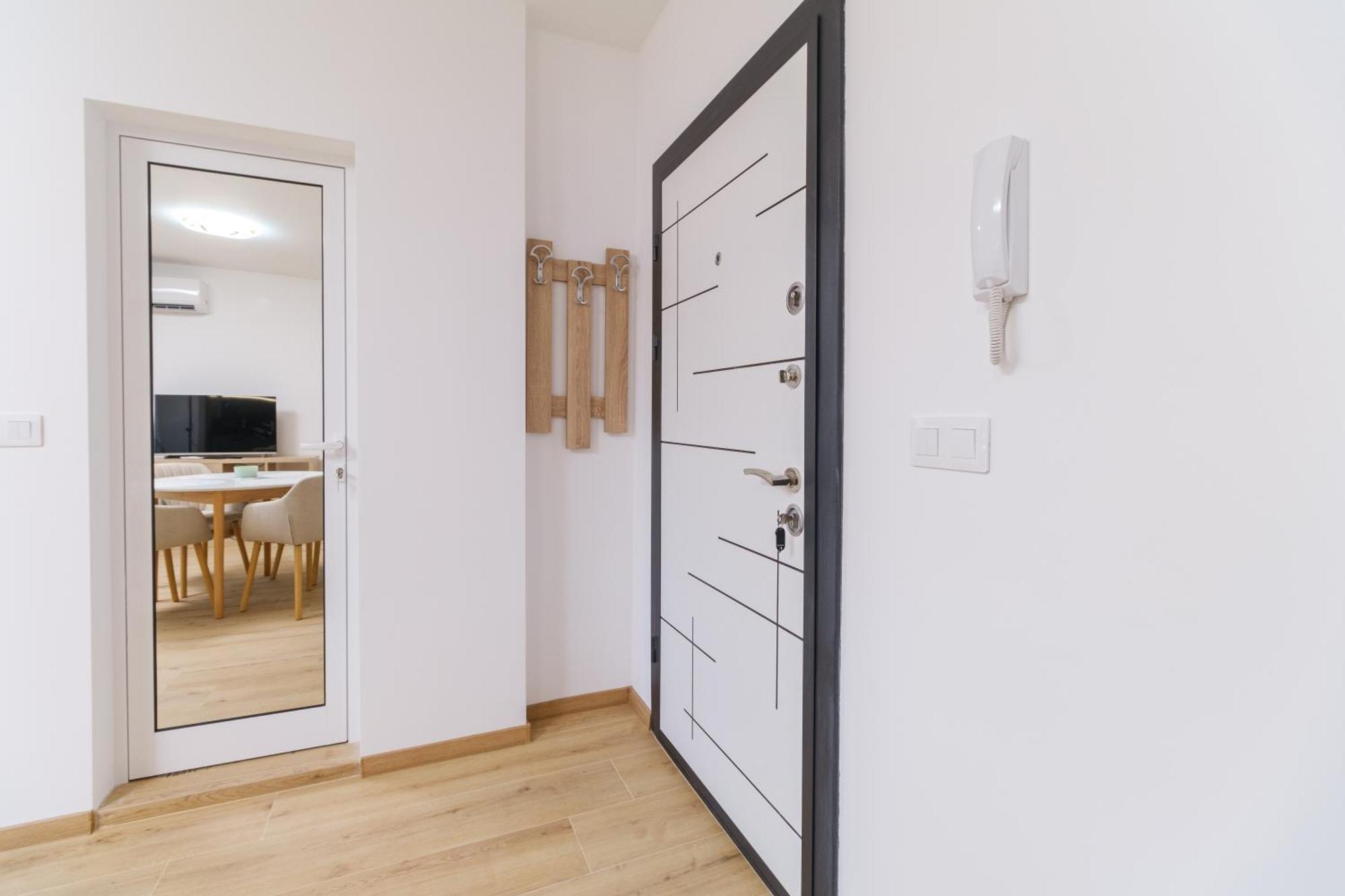 Modern 1-Bedroom Apartment With Free Parking Plovdiv Buitenkant foto