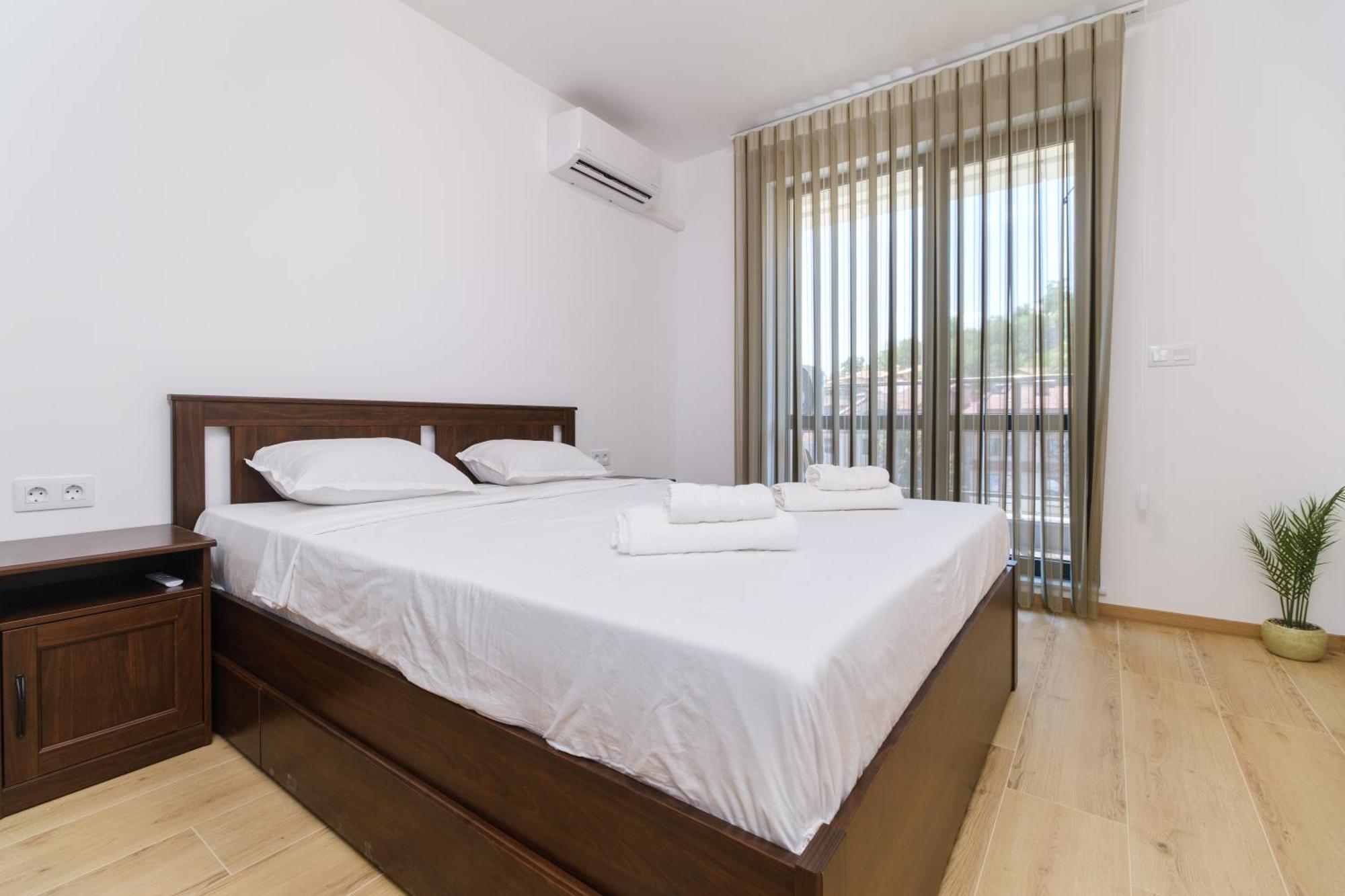 Modern 1-Bedroom Apartment With Free Parking Plovdiv Buitenkant foto